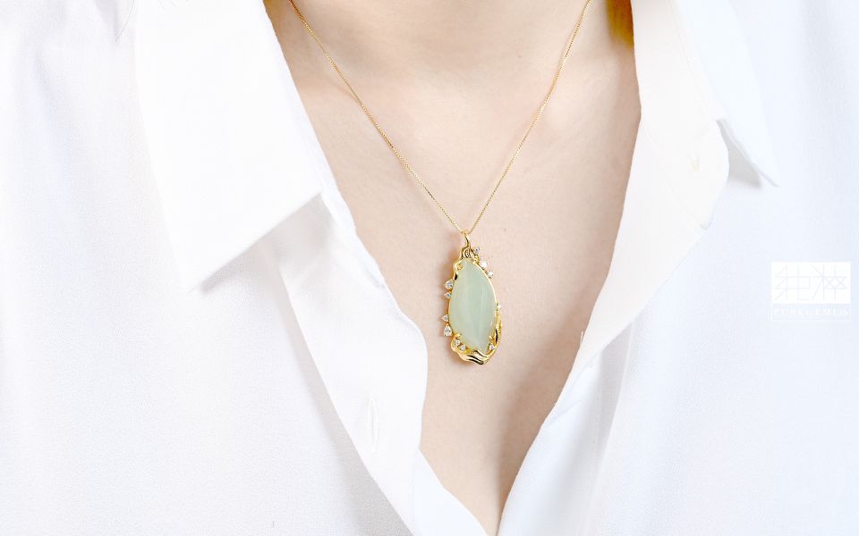 純粹寶石實驗室認證 / 頂級天然A貨緬甸冰糯種果綠翡翠墜 冰種、晴綠翡翠墜、翡翠,緬甸A貨