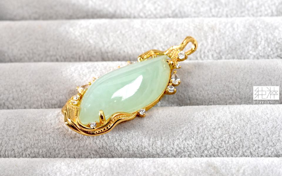 純粹寶石實驗室認證 / 頂級天然A貨緬甸冰糯種果綠翡翠墜 冰種、晴綠翡翠墜、翡翠,緬甸A貨