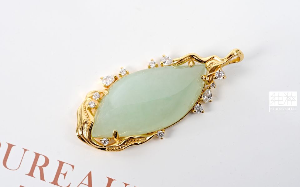 純粹寶石實驗室認證 / 頂級天然A貨緬甸冰糯種果綠翡翠墜 冰種、晴綠翡翠墜、翡翠,緬甸A貨