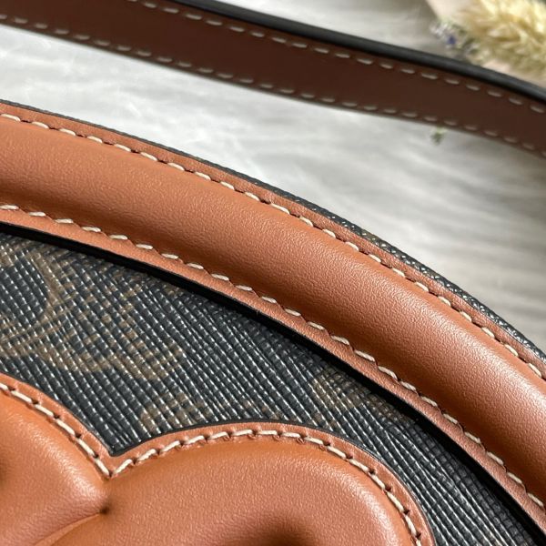 【95新】【12 期 0 利率】Celine 中號老花月餅包 