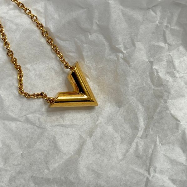 【分期0利率】LV Essential V 項鏈 【95成新】 