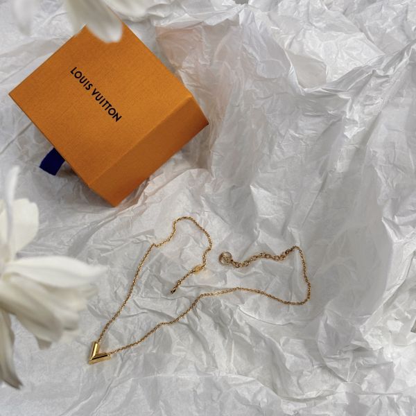 【分期0利率】LV Essential V 項鏈 【95成新】 