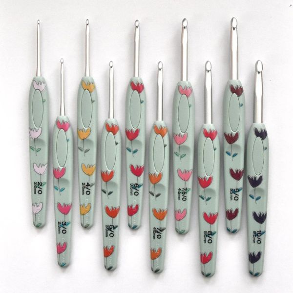 2024超限量！岡本啟子與Clover可樂牌鬱金香花鉤針組 