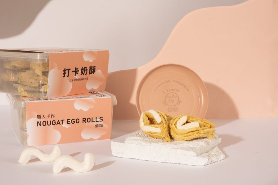 牛軋糖打卡奶酥．10入盒裝．220g 牛軋糖打卡奶酥, 包餡手工蛋捲, 台中伴手禮, 台灣甜點推薦, Q彈牛軋糖, 宅配點心推薦, 下午茶甜點, SGS認證甜點, 食品級PP5盒, 小麥纖維盤, 全台首創蛋捲, 甜而不膩奶酥