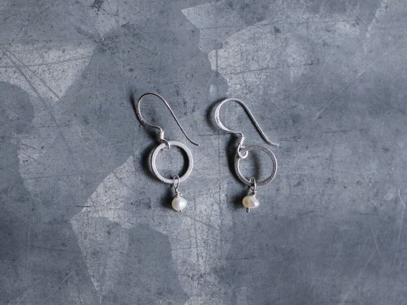 OMAKE｜珍珠銀圈耳環 