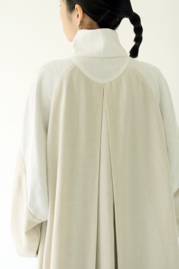 川衣 WEAR BEING｜牧服者 交疊領拼接長風衣外套 