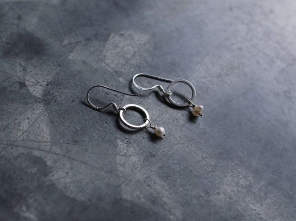 OMAKE｜珍珠銀圈耳環 