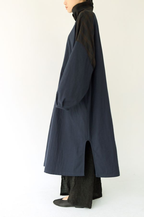 川衣 WEAR BEING｜牧服者 交疊領拼接長風衣外套 