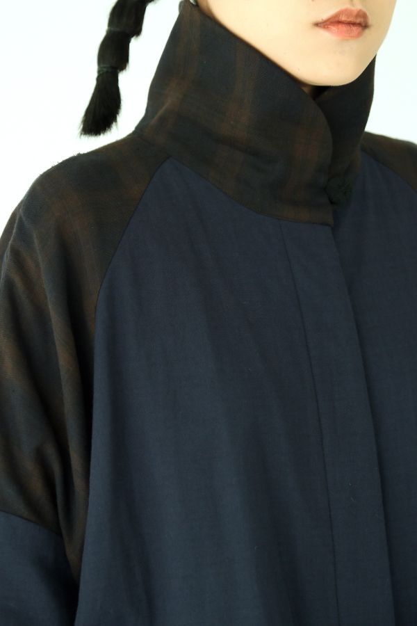 川衣 WEAR BEING｜牧服者 交疊領拼接長風衣外套 