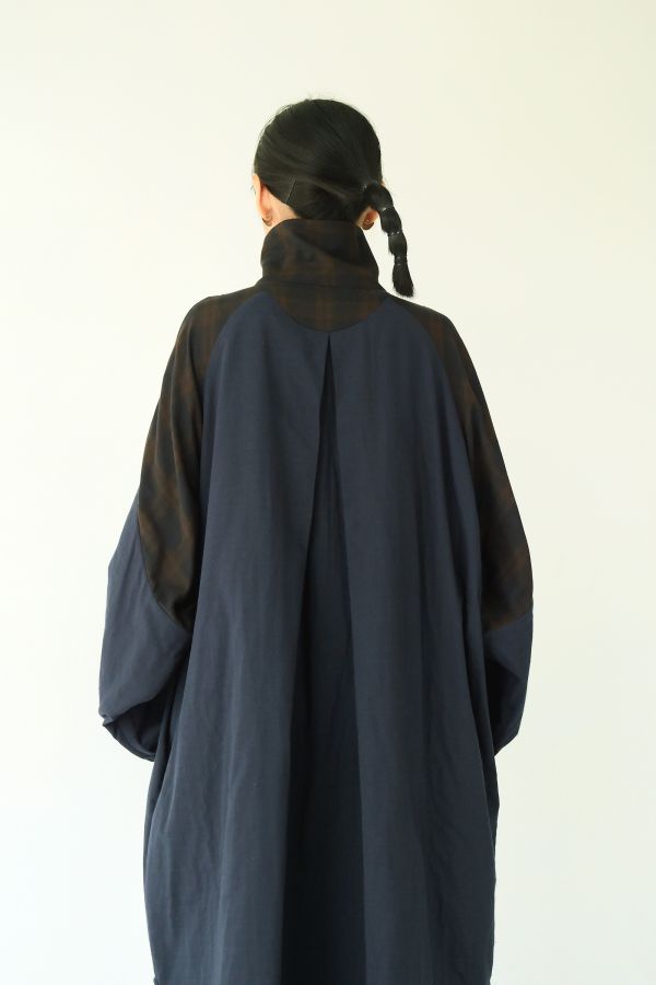 川衣 WEAR BEING｜牧服者 交疊領拼接長風衣外套 