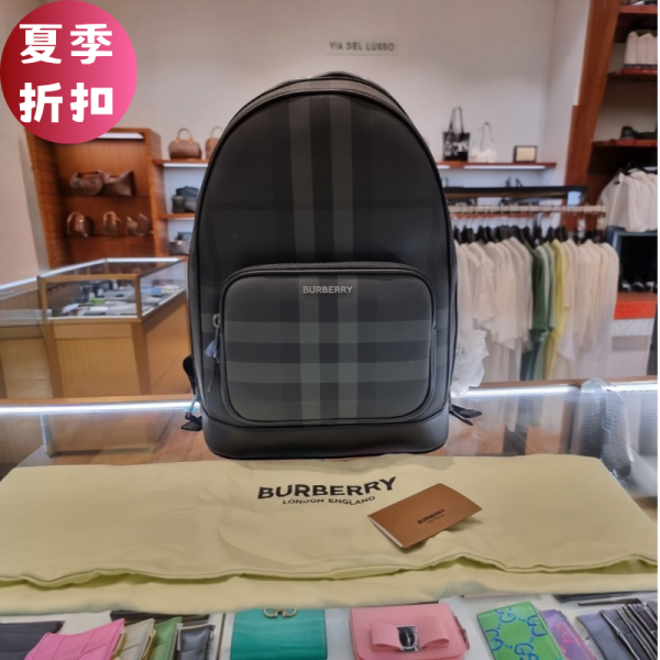 Burberry 80656301 Rocco 尼龍雙肩包  炭灰色 Burberry Rocco雙肩包, 尼龍背包, Burberry格紋包, 高端名牌背包, 實用時尚背包, 炭灰色雙肩包。