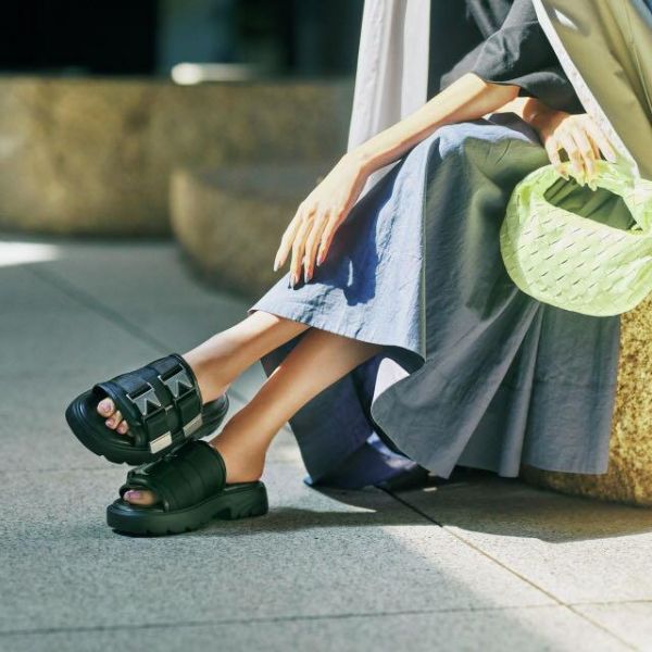 Bottega Veneta 女款 Flesh 軟墊科技纖維羊皮厚底涼拖鞋   增高4.5公分  黑色  IT36/38/39/40 