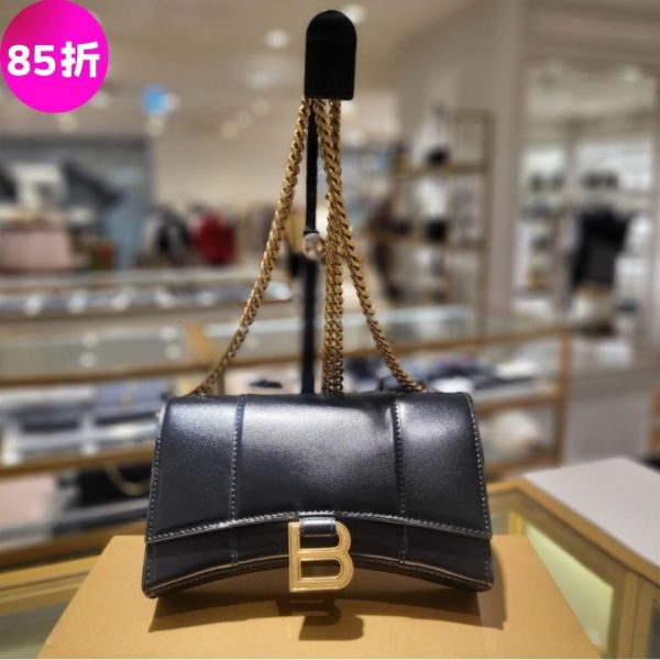 Balenciaga 656050 沙漏小牛皮鍊帶 WOC 包   黑色 Balenciaga、WOC、656050、Balenciaga 656050、小牛皮包、黑色包包、鍊帶包、小款肩背包、磁扣包、義大利製奢侈品包包、鉻小牛皮包、B字標誌包、精品包推薦、精品包評價、精品包價格、平行輸入、100%真品、專櫃真品保證、限時優惠、精品包包哪裡買