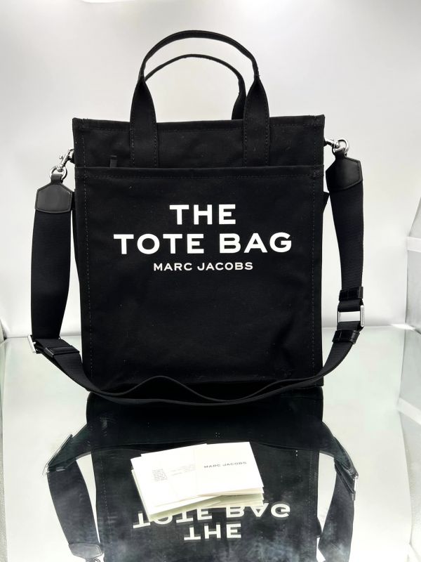 The Marc Jacobs The Functional Tote 帆布包   黑色 Marc Jacobs、Functional、托特包、帆布包、黑色包包、實用包款、平行輸入、精品平行輸入、100%真品、專櫃真品保證、精品折扣、優惠精品價格、限時優惠、快速配送、台灣精品代購