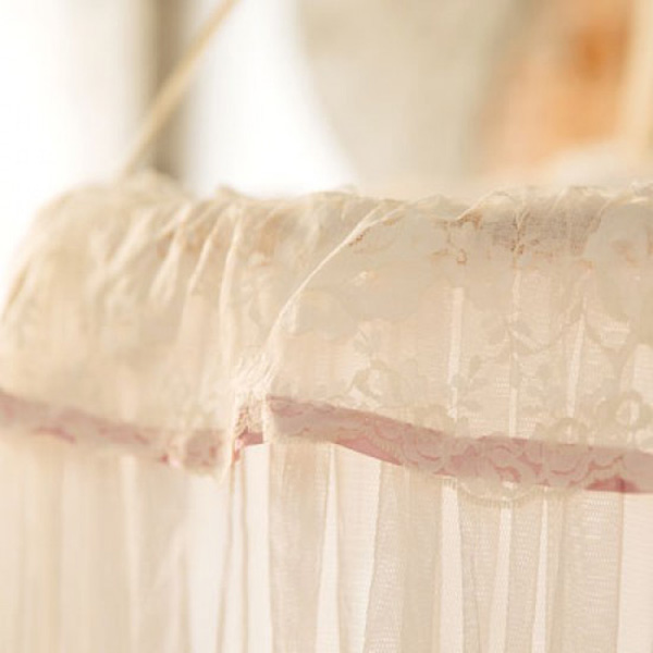 LAMINA  粉彩蕾絲圓形睡簾 