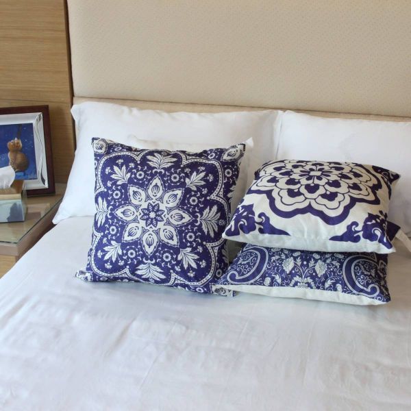 LAMINA寶藏藍宮廷棉麻抱枕-曼陀羅 尺寸:45*45CM 