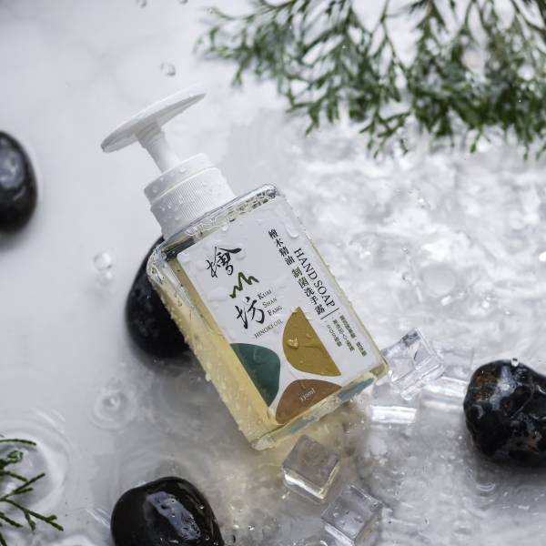 Taiwan Hinoki Antibacterial Hand Soap－330 mL (Bottle with cap) 洗手,制菌,檜山坊,木木自然,香氛,台灣,檜木,精油,護手,保濕,植萃,乾洗手,孩童,防疫,病,禮物,天然,生活,健康,保養,中秋,端午,企業採購,客製化,禮盒,畢業,送禮