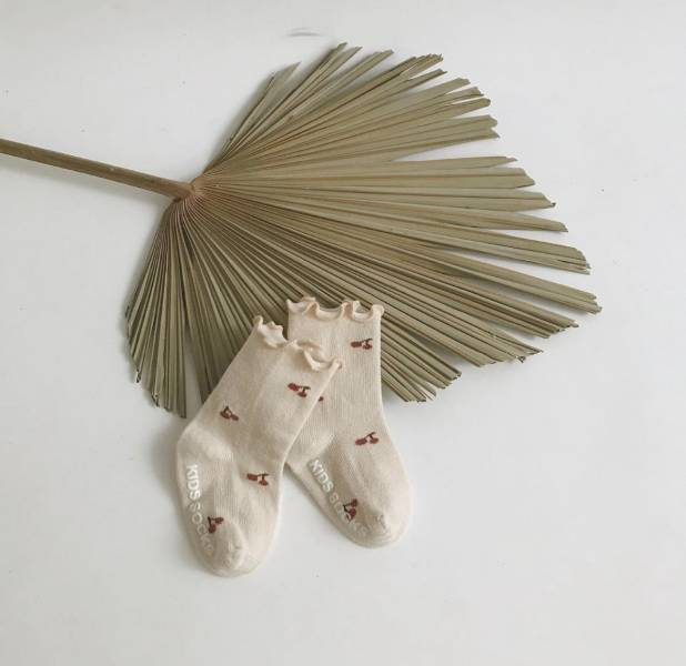 木耳邊碎花止滑襪｜四色 