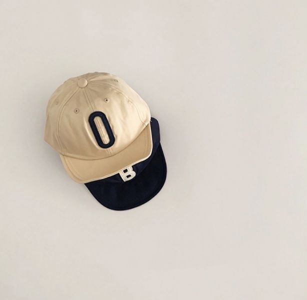 韓系！字母刺繡棒球帽 