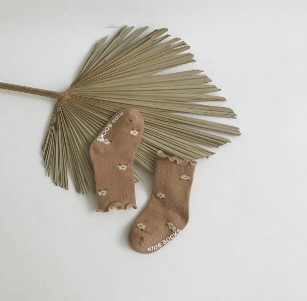 木耳邊碎花止滑襪｜四色 