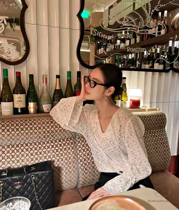 Fw285 秋季 微透膚蕾絲上衣 喜歡袖口的細節 