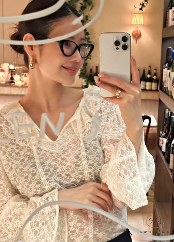 Fw285 秋季 微透膚蕾絲上衣 喜歡袖口的細節 