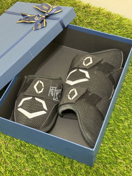 2023年Evo Shield 周思齊親簽打擊護肘&護腳 周思齊,中華職棒,親簽版,打擊護肘,打擊護腳,棒球,球員,中信兄弟