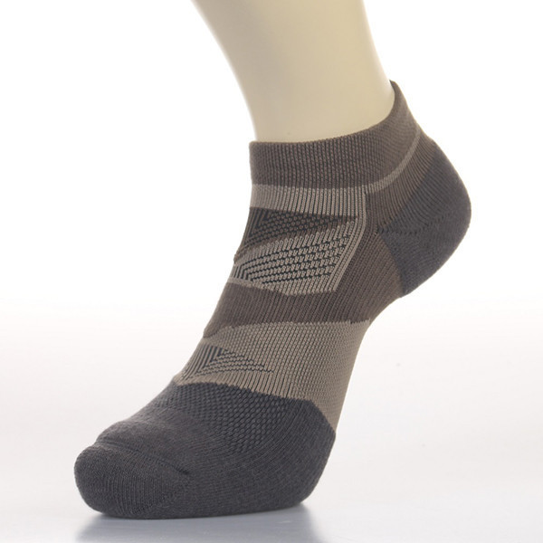輕壓透氣運動襪-咖啡M 男襪,除臭襪,機能襪,除臭,機能,消臭,腳臭,運動襪,跑步,銀離子,