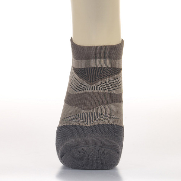 輕壓透氣運動襪-咖啡M 男襪,除臭襪,機能襪,除臭,機能,消臭,腳臭,運動襪,跑步,銀離子,