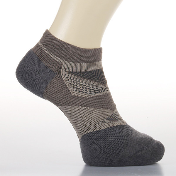 輕壓透氣運動襪-咖啡M 男襪,除臭襪,機能襪,除臭,機能,消臭,腳臭,運動襪,跑步,銀離子,
