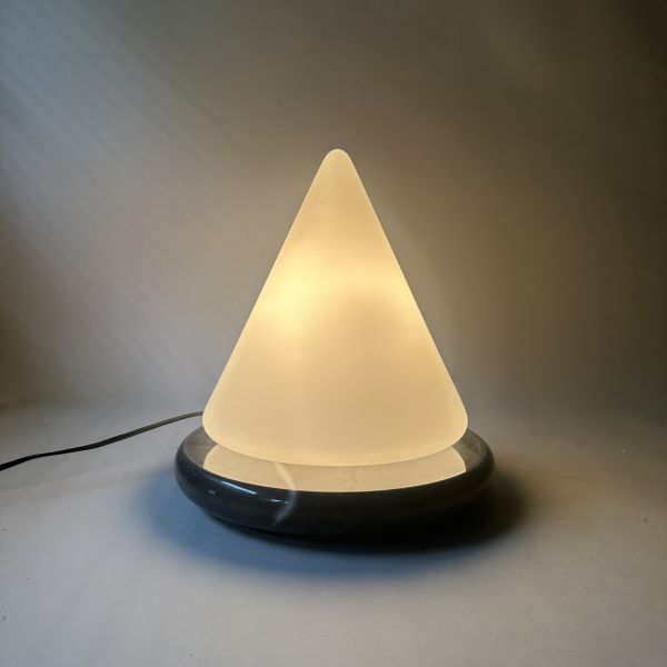 大理石座錐形桌燈 