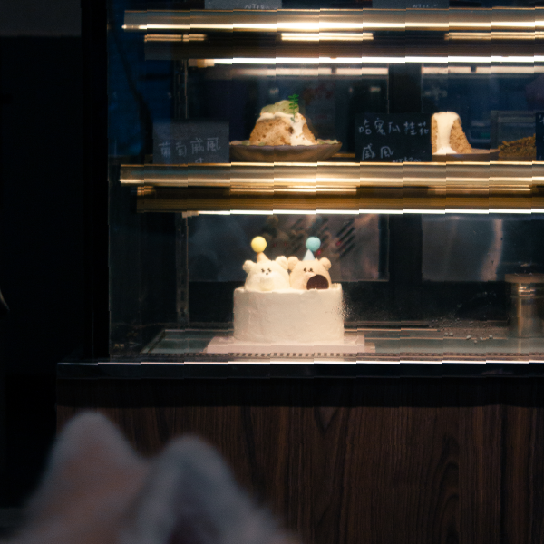 熊熊戚風蛋糕6吋 熊熊戚風、熊熊蛋糕、可愛造型蛋糕、冬季限定戚風、草莓戚風、葡萄戚風、哈密瓜戚風、生日蛋糕推薦、可愛生日蛋糕、手作戚風蛋糕、季節水果蛋糕、璐尼甜點