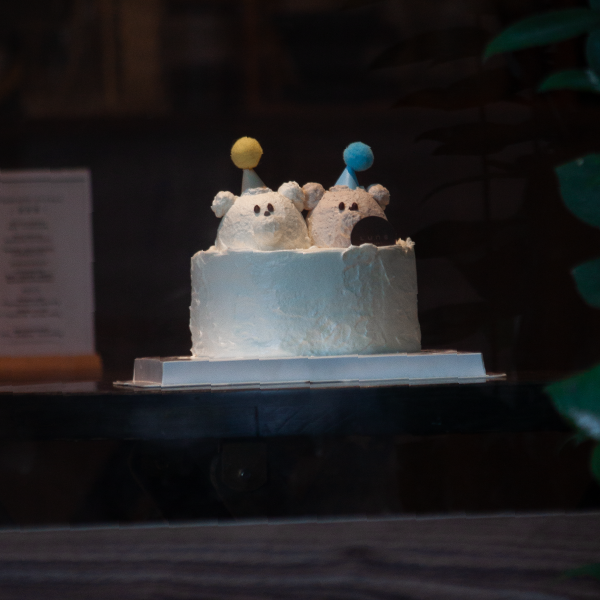 熊熊戚風蛋糕6吋 熊熊戚風、熊熊蛋糕、可愛造型蛋糕、冬季限定戚風、草莓戚風、葡萄戚風、哈密瓜戚風、生日蛋糕推薦、可愛生日蛋糕、手作戚風蛋糕、季節水果蛋糕、璐尼甜點