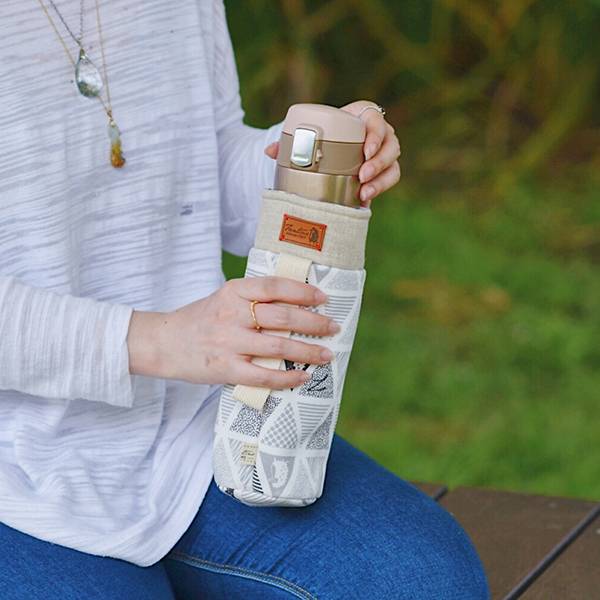 保溫防撞水壺袋／水瓶提袋（三角密室）-淺海藍 保溫袋,水壺袋,水壺提袋,保冰溫,手攜式,防撞,防摔,保溫瓶,玻璃瓶,水壺,學生,保溫杯套,隔熱保護,水杯套