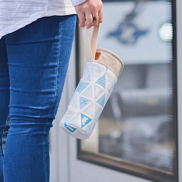 保溫防撞水壺袋／水瓶提袋（三角密室）-淺海藍 保溫袋,水壺袋,水壺提袋,保冰溫,手攜式,防撞,防摔,保溫瓶,玻璃瓶,水壺,學生,保溫杯套,隔熱保護,水杯套