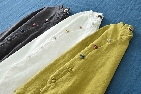 燕燕~棉麻商品~春夏新款  棉麻材質 復古立領偏襟拼色砂洗盤扣上衣 長袖襯衫 