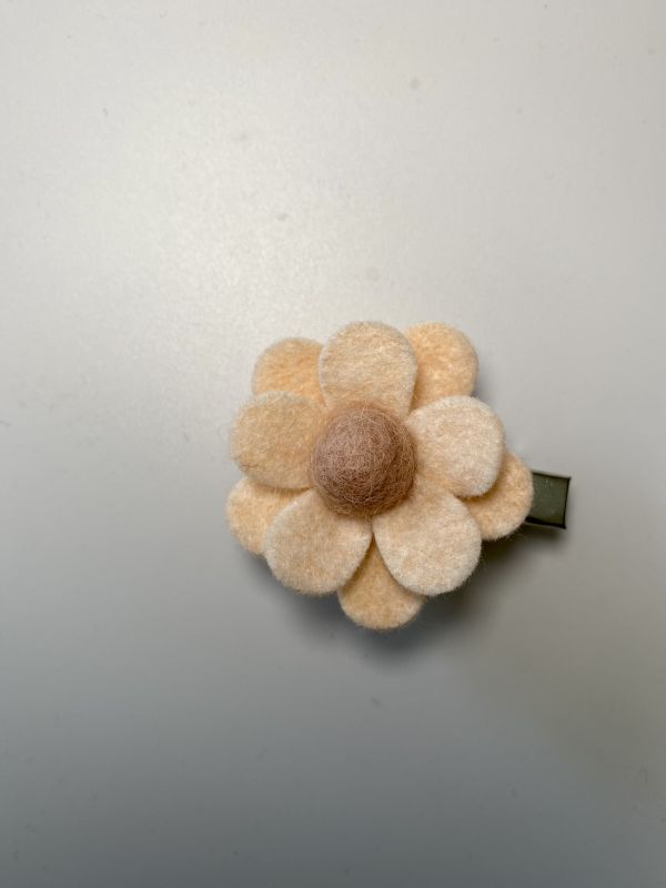 Felt Me Knot Neutral Daisies 雛菊髮夾 - Wheat Fields 