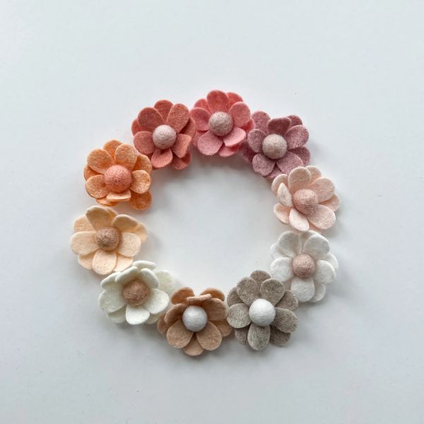 Felt Me Knot Neutral Daisies 雛菊髮夾 - Wheat Fields 