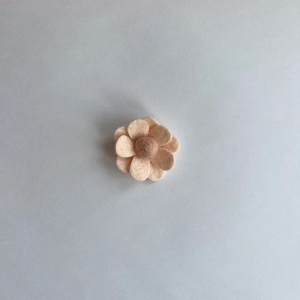 Felt Me Knot Neutral Daisies 雛菊髮夾 - Wheat Fields 
